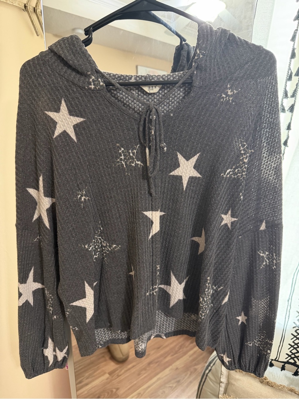 Ember Star Print Hooded Pullover Shirt - Gray